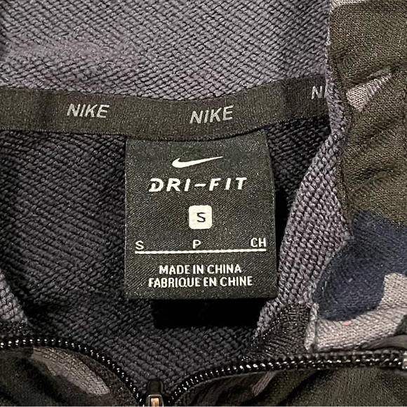 NWOT Nike Men’s sweatshirt size small. Camp black and grey sleeves - Picture 2 of 8